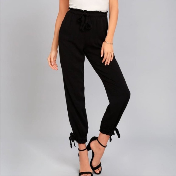 Lulus Pants - ❤️Lulus Elegant Tie Ankle pants in black